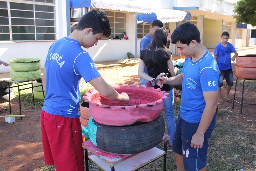 Alunos participam de projeto para criar horta orgânica. Foto: Ascom