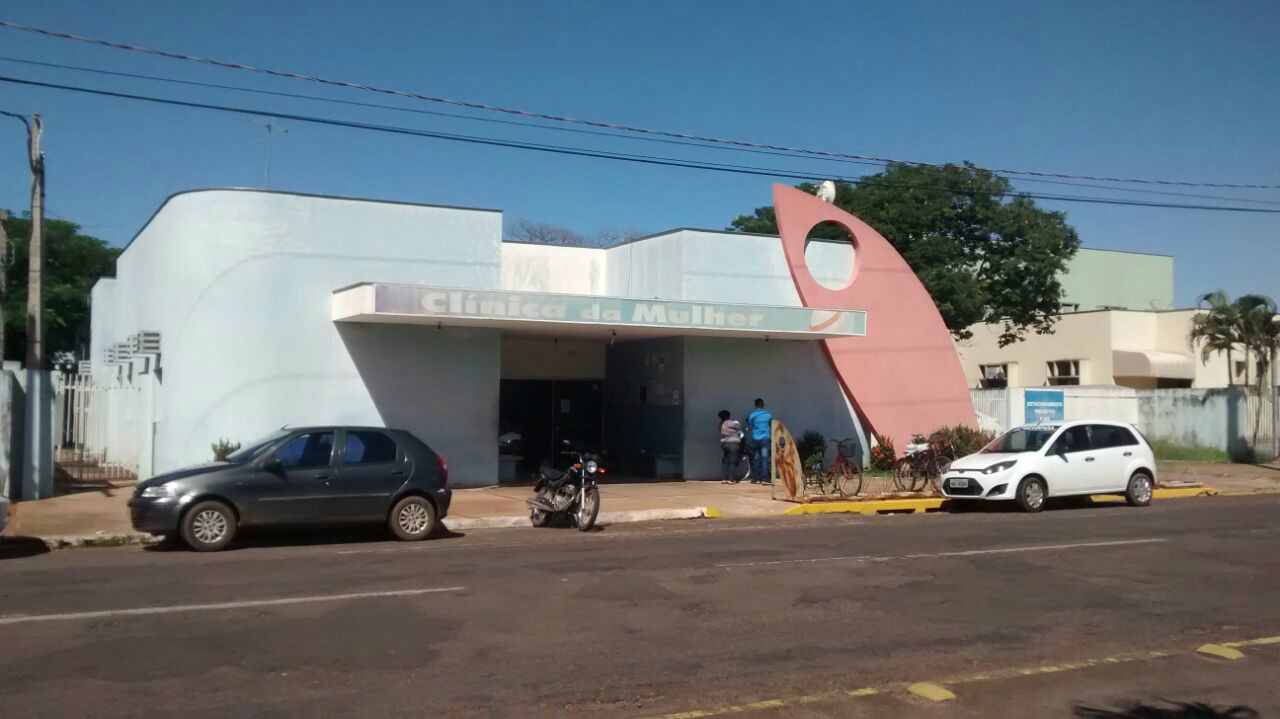 A Clínica da Mulher iniciou esta segunda-feira (16) com alguns atrasos no atendimento.