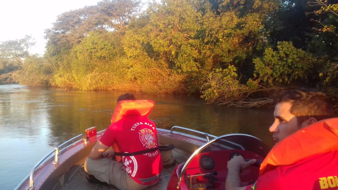 Bombeiros retomaram buscas pelo corpo na manhã de hoje. (Foto: Divulgação/Corpo de Bombeiros) 