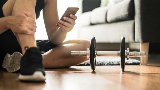 A prática de atividades físicas mesmo no âmbito do seu lar, é fundamental para manter a mente sã e o corpo são. Foto: Divulgação