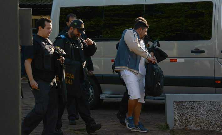 Presos em operação foram levados para a sede da PF - Foto: Álvaro Rezende / Correio do Estado