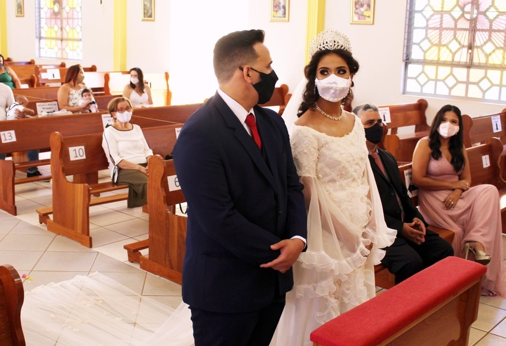 Noiva conta que a avó e o noivo gostaram muito da surpresa que ela fez — Foto: Andressa Armôa/Arquivo Pessoal
