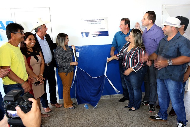 Placa registra obra de adequação e reforma do CEI Professora “Lilian Márcia Dias”. Foto: Divulgação.
