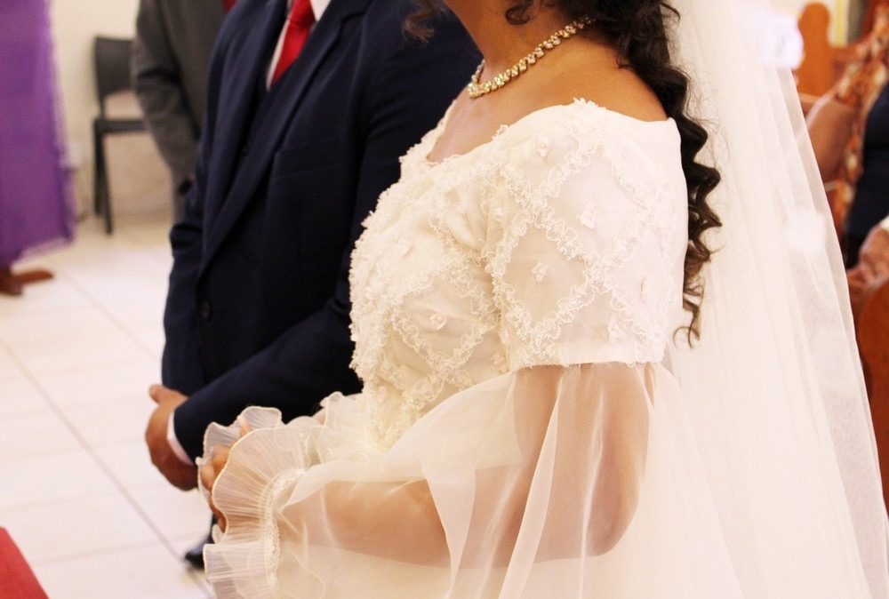 Noiva conta que inúmeras costureiras e estilistas não quiseram fazer reparos na peça — Foto: Andressa Armôa/Arquivo Pessoal