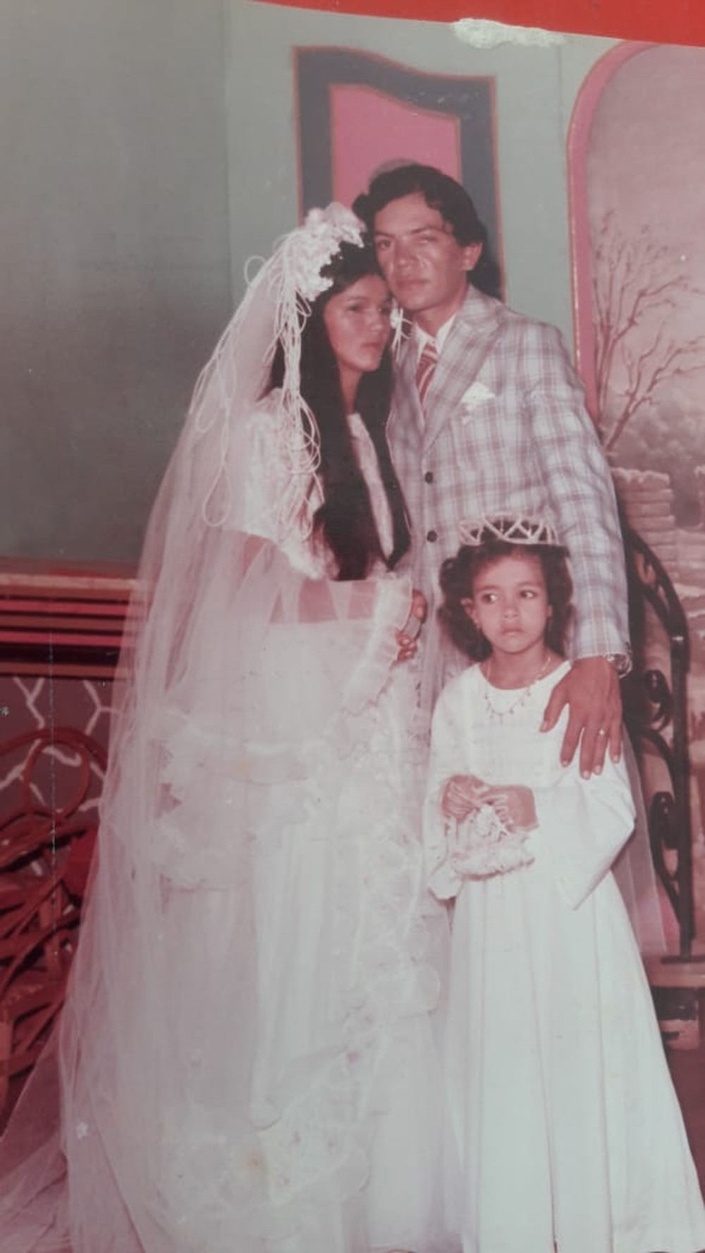 Avó casando com o mesmo vestido, há 43 anos — Foto: Andressa Armôa/Arquivo Pessoal