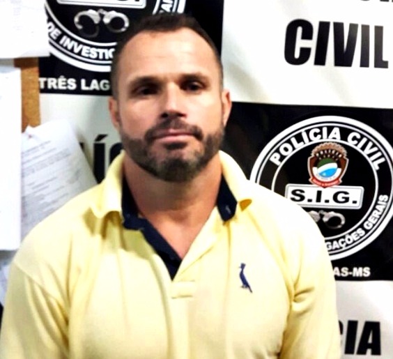 Osmar foi preso ao se apresentar à Polícia Civil. (Foto: Divulgação/Polícia Civil)