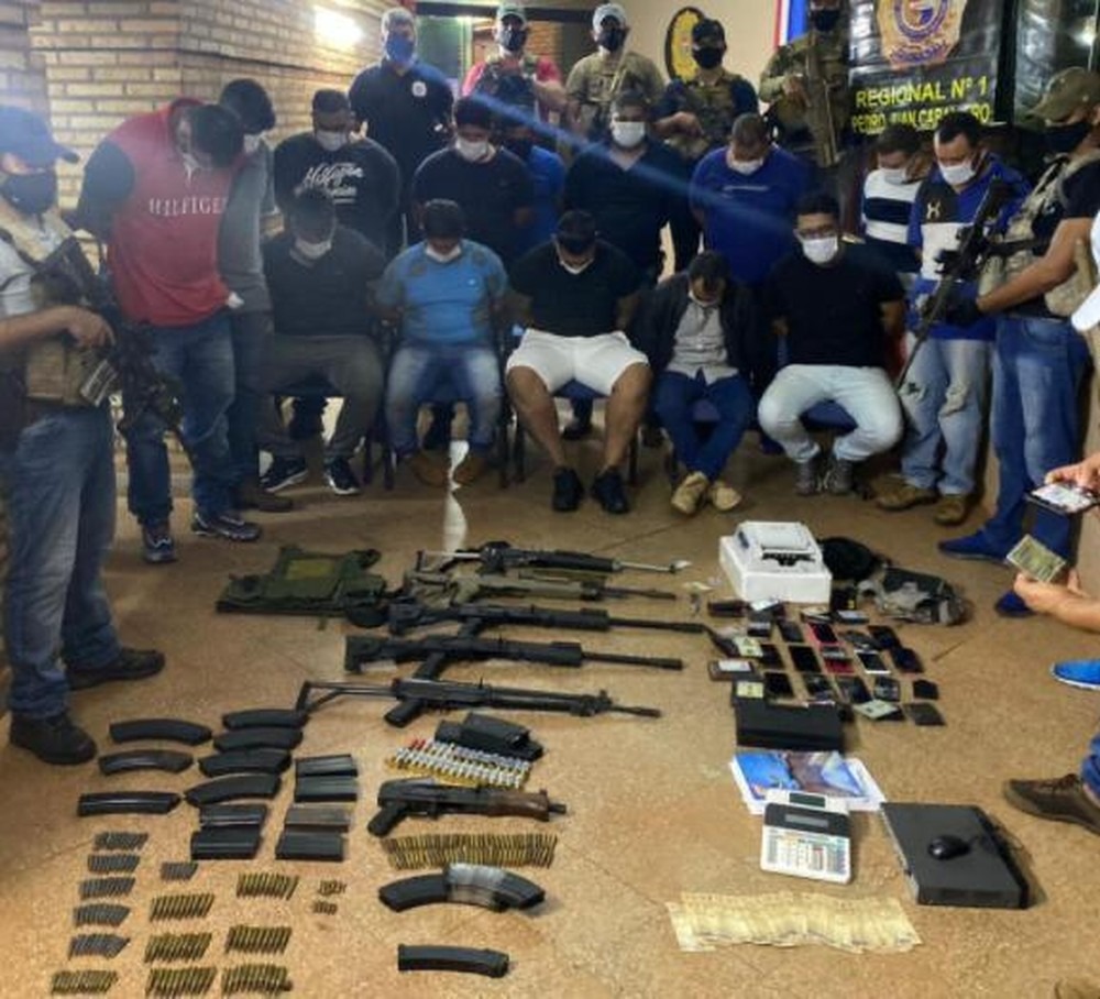 14 suspeitos de integrarem cúpula de facção criminosa que comanda tráfico de drogas foram presos na fronteira de MS com o Paraguai — Foto: Polícia Federal/Reprodução