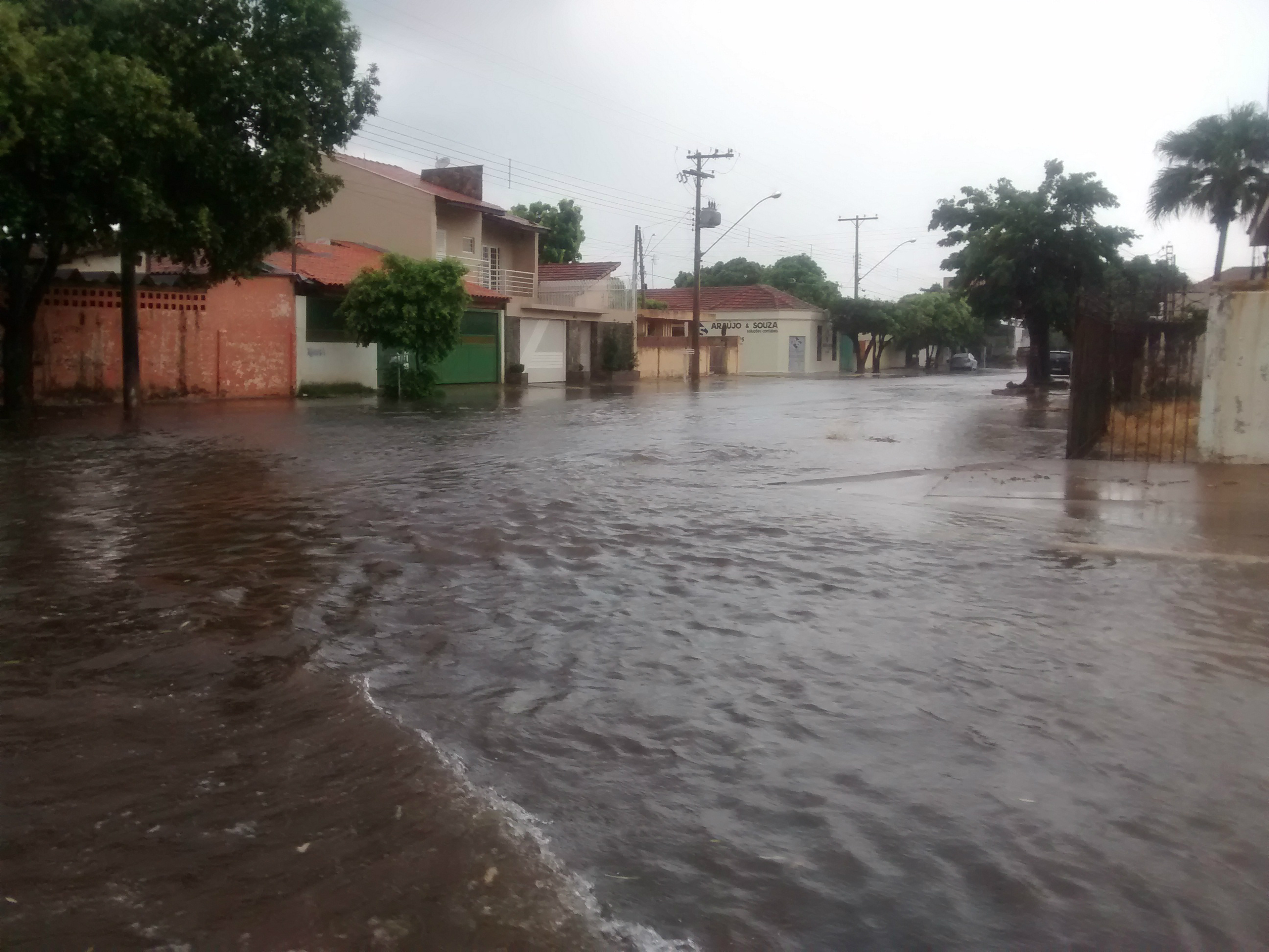 Novos riscos de alagamentos nets quarta-feira (18) em Três Lagoas (MS). Foto: Rádi Caçula