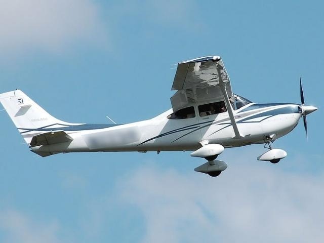 Imagem de avião do mesmo modelo roubado em Paranaíba. (Foto: Reprodução Facebook)