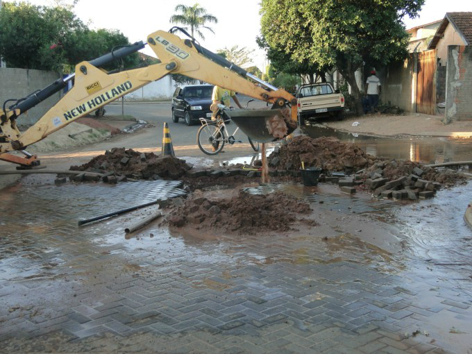 No dia 22 de agosto a empresa esteve no local e fez manutenção do buraco.