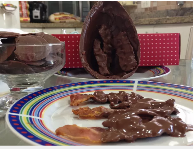 Ovo de bacon fica bem crocante