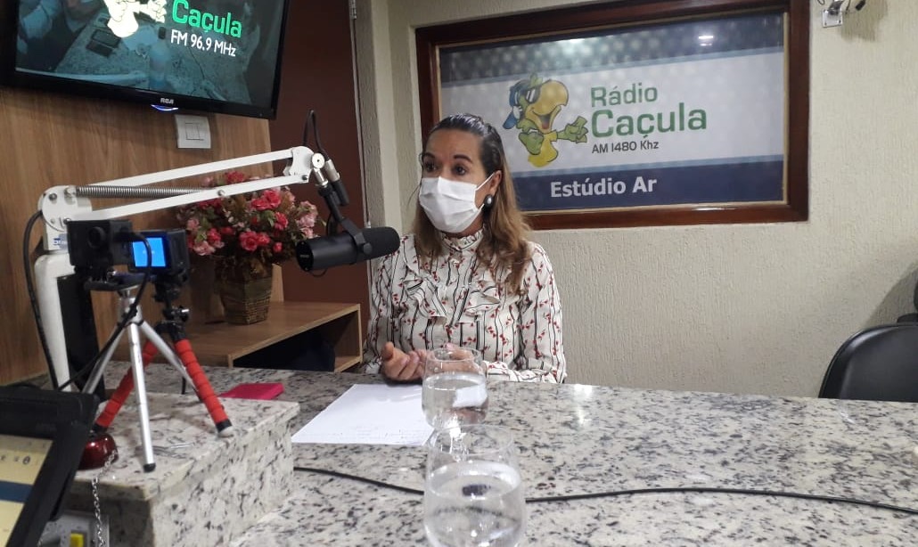 Entrevista com a Secretaria da Saúde Angelina Zuque. Foto: Rádio Caçula