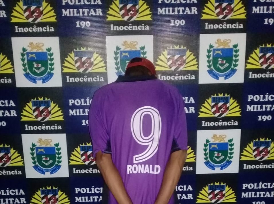 Na última quarta-feira (19), por volta da meia-noite, policiais militares do 2º Pelotão de Inocência, subunidade do 13º Batalhão de Polícia Militar, prenderam um homem por dirigir embriagado. Foto: Polícia Militar/MS
