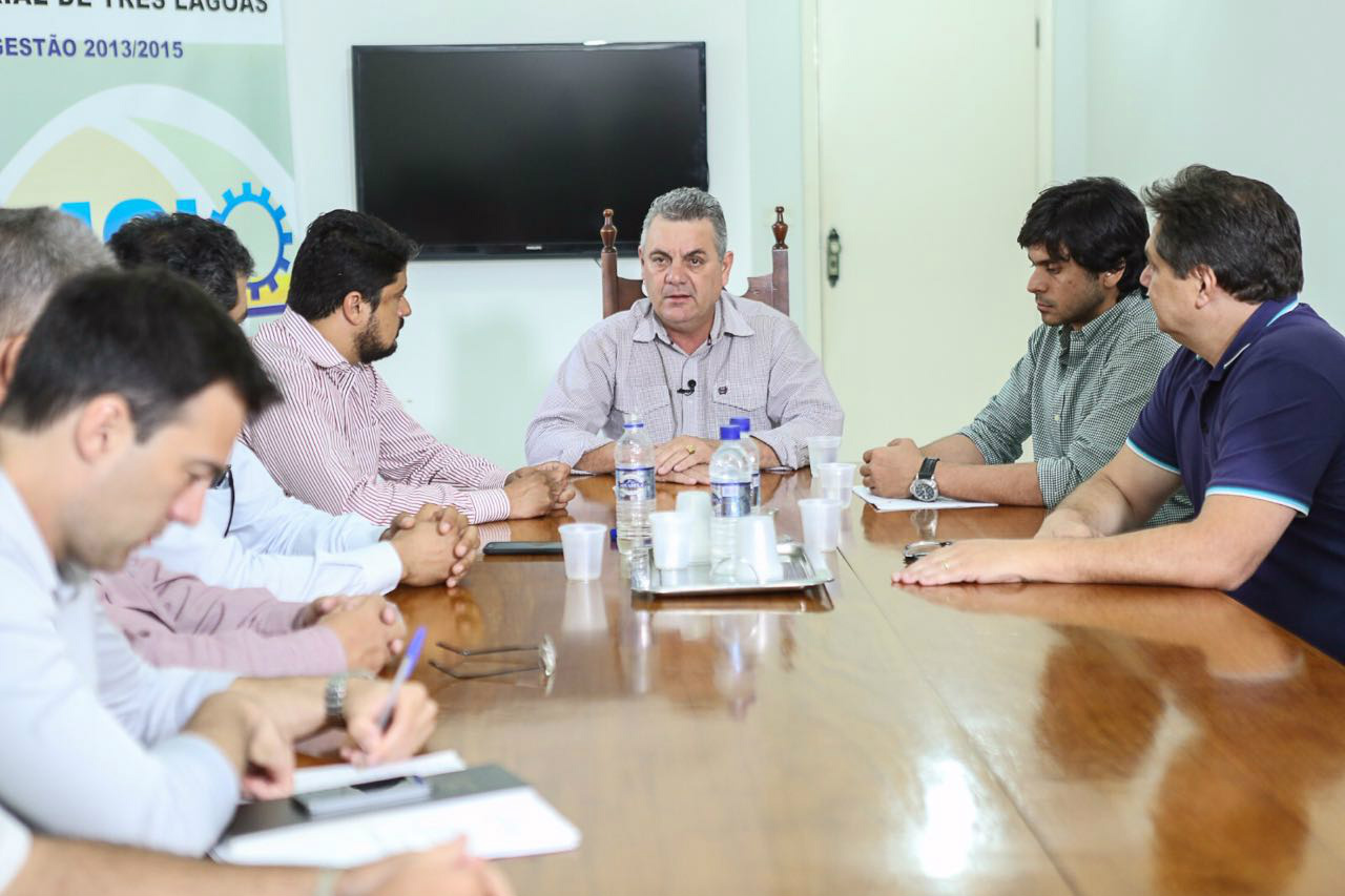 O candidato Angelo Guerreiro cumpriu agenda, na Acig de Três Lagoas nesta segunda-feira (12). Os membros da Associação Comercial devem ouvir propostas de todos os candidatos a Prefeito de Três Lagoas.