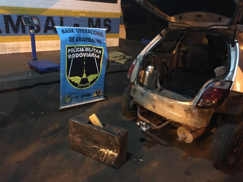 Carro de chassi adulterado em que o suspeito transportava a droga. Foto: BPMRv de Amambai/MS