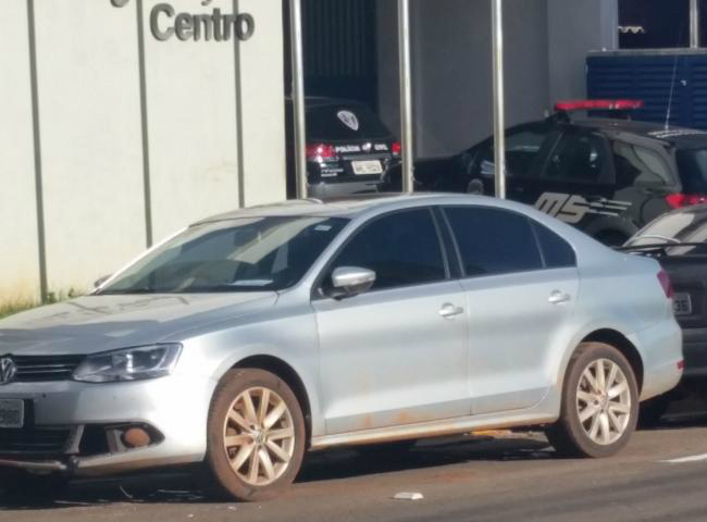 Policiamento aéreo da PRF flagra carro roubado sendo transportado em guincho. Foto: Divulgação