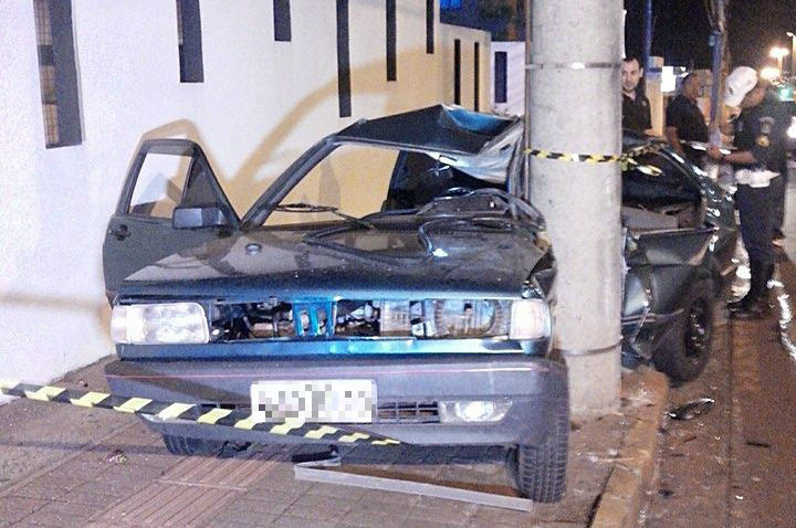Foto: Cláudio GonçalvesVeículo da vítima ficou completamente destruído