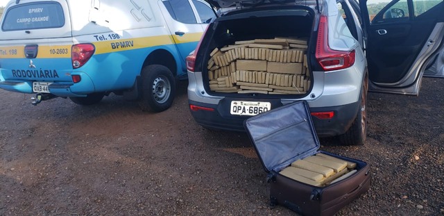 Mais de 400 kg de maconha apreendida na rodovia MS-256 durante fiscalização de trânsito. Foto: Divulgação/14° BPMRv.