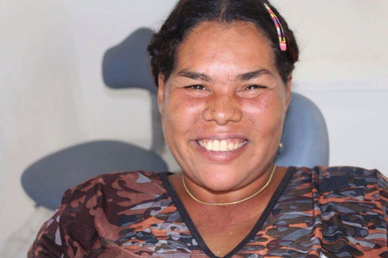 Agora, Sandra já pode sorrir. (Foto: Reprodução/Facebook)