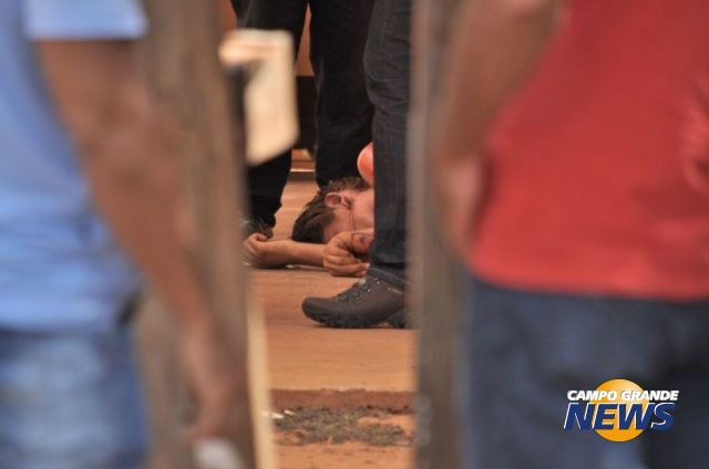 Autor disparou 3 tiros contra travesti, 2 acertaram a vítima. (Foto: Marcelo Calazans)