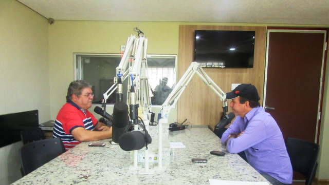 O Presidente da Associação de Taxistas em Três Lagoas Valcídio Antônio Queiroz e o empresário Romeu de Campos Jr.