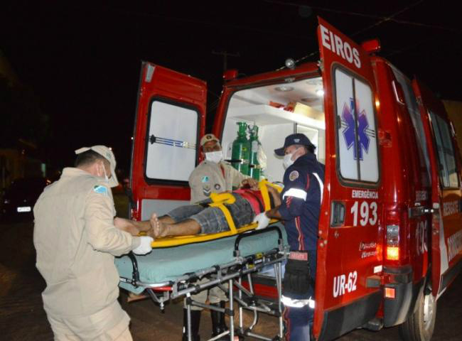 Thiago foi socorrido pelos bombeiros e encaminhado para o hospital (Edição de Notícias)