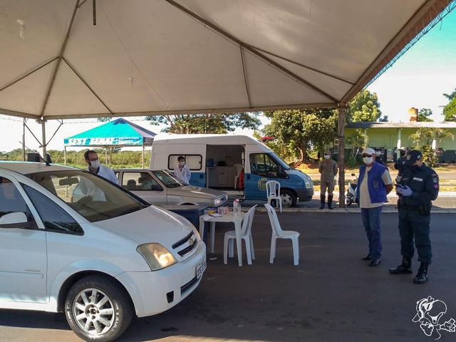 Acadêmicos do curso de Medicina da UFMS se unem às equipes de monitoramento na Barreira Sanitária de Jupiá. Foto: 5º GBM/TL 