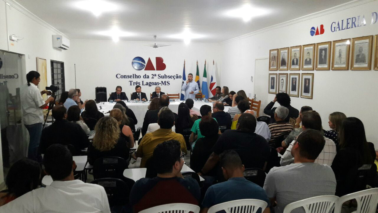 OAB realiza debate e três candidatos a prefeito comparecem para discutir propostas.