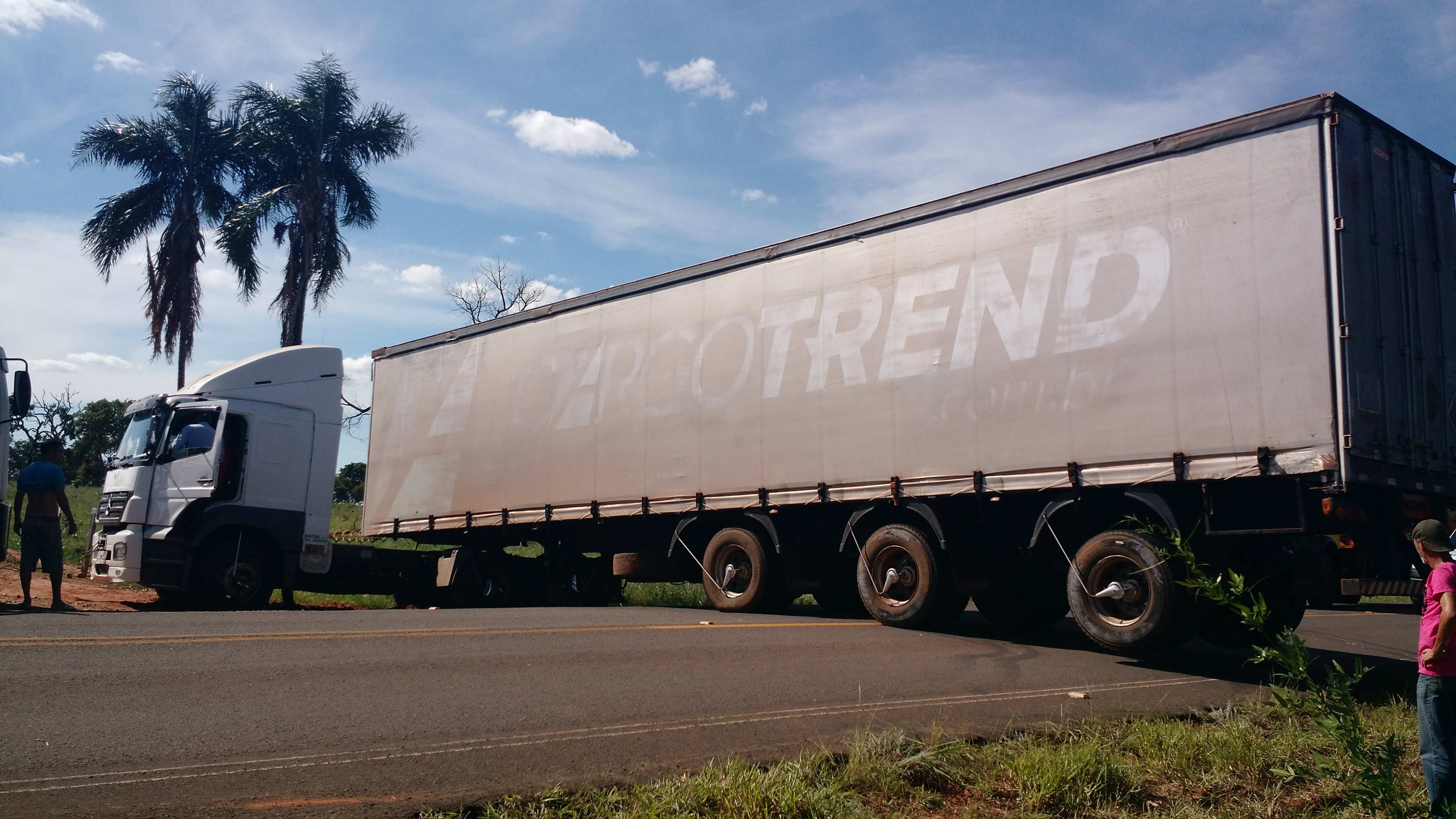 Carreta apreendida (Foto Assessoria de Imprensa)
