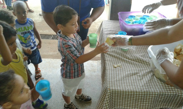 Pais e alunos aguardam a regularização da merenda escolar oferecida no Rede Municipal de Educação