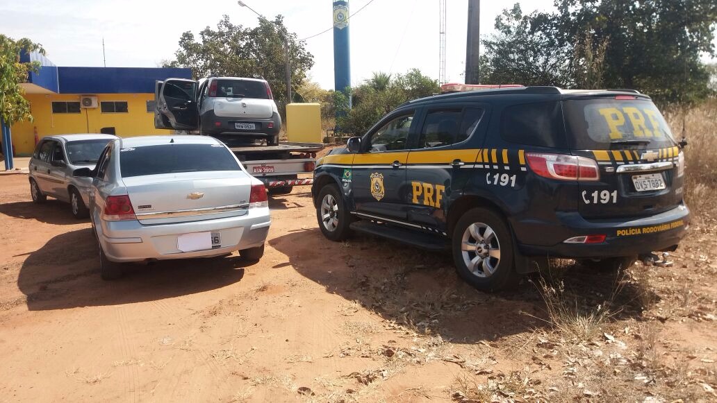 Duas pessoas foram presas durante a operação na BR- 262. (Foto: Divulgação PRF)