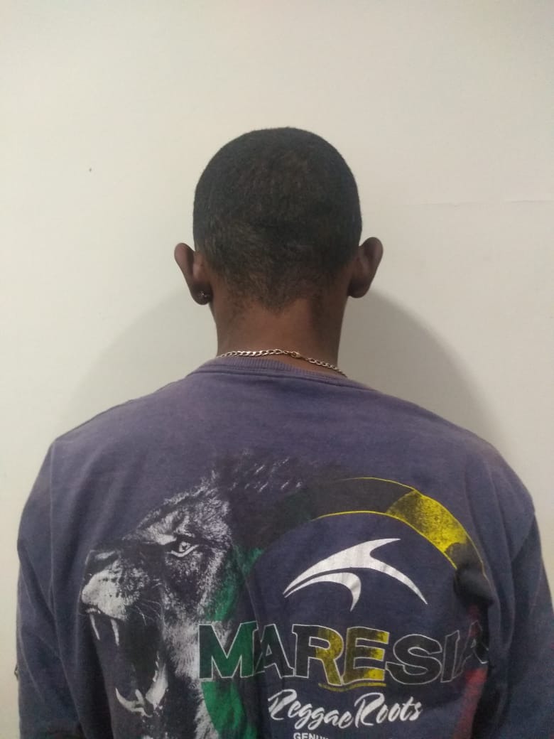 Suspeito de 27 anos. Todos os suspeitos tinham mandado de prisão em desfavor. Foto: Polícia Militar