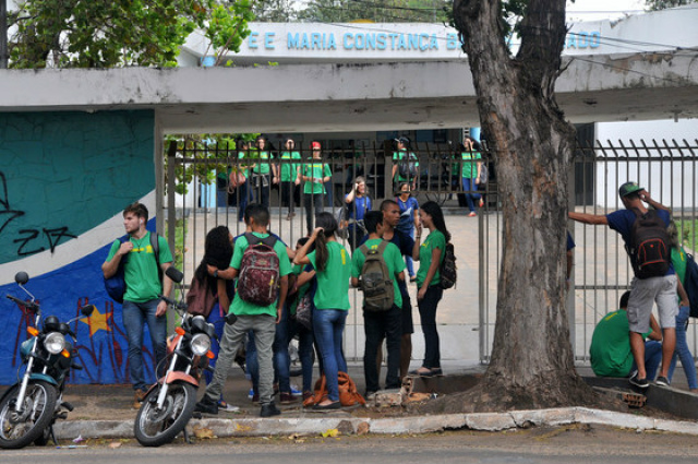 Alimentos vencidos e estocagem inadequada estão entre os problemas encontrados