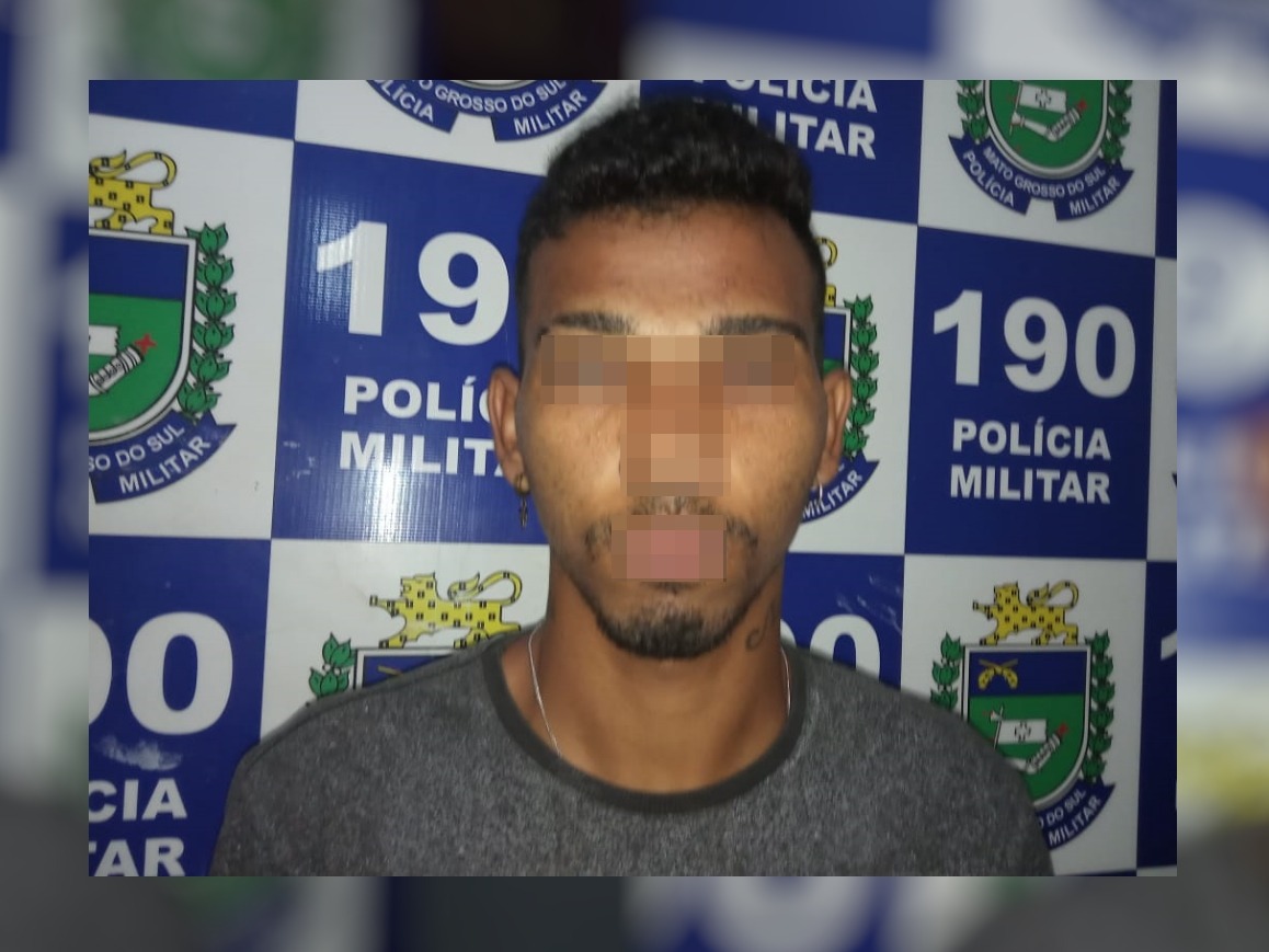 J.S.S. (20) preso por receptação na madrugada deste sábado (29). Foto: Polícia Militar