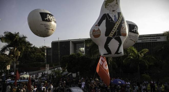 Policiais e professores protestam contra Reforma da Previdência na ALESP