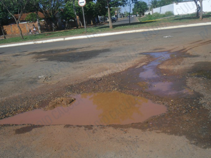 Segundo o líder da Prefeita, Antonio Rialino, em alguns casos o Tapa Buracos não resolverá o problema