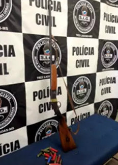 Espingarda foi apreendida pela polícia - Foto: Divulgação