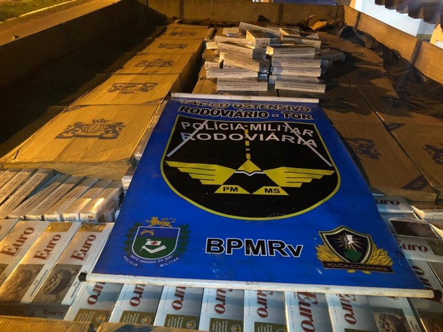 Apreensão de carga de 20.000 cigarros contrabandeados do Paraguai. Foto: BPMRv