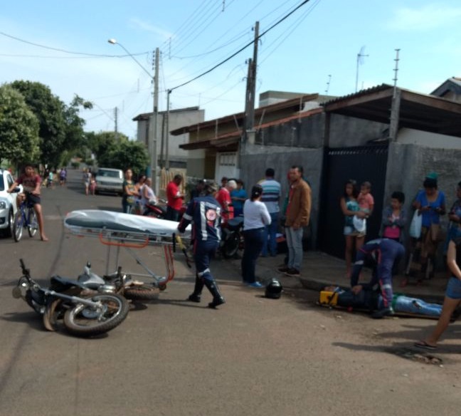 Socorristas do Samu foram ao local. (Foto: Henrique Neto/Caçula FM)