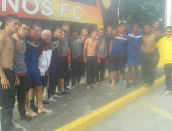 Bandidos ameaçaram os jogadores com granadas - Foto: Divulgação/ Trujillanos