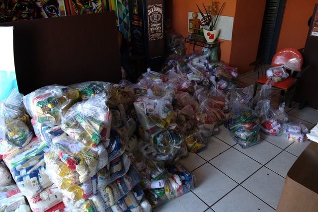 Alimentos arrecadados no Três Lagoas Rodeo, no aniversário de Três Lagoas. Foto: Divulgação.
