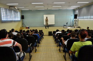 Sargento Bombeiro Militar foi o palestrante. (Foto: Divulgação/ Prefeitura)