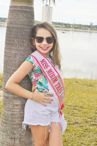 Cristiely Vitoria8 anos