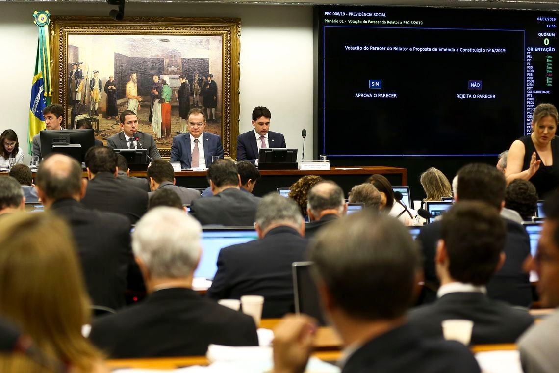 O placar foi 36 votos a favor e 13 contra o relatório. Marcelo Camargo/Agência Brasil
