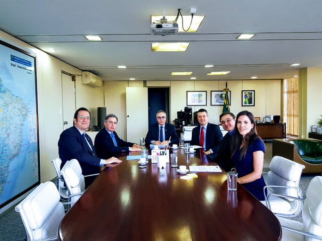 Videira e autoridades do Estado e do ministério durante reunião nesta quarta (Divulgação/Sejusp)