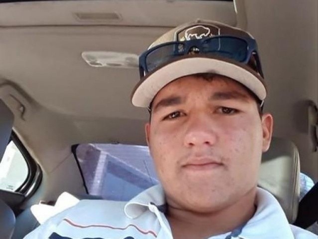 Adolescente, morto no dia 21 de junho, oito dias depois do pai ser executado (Foto: Facebook/Reprodução)
