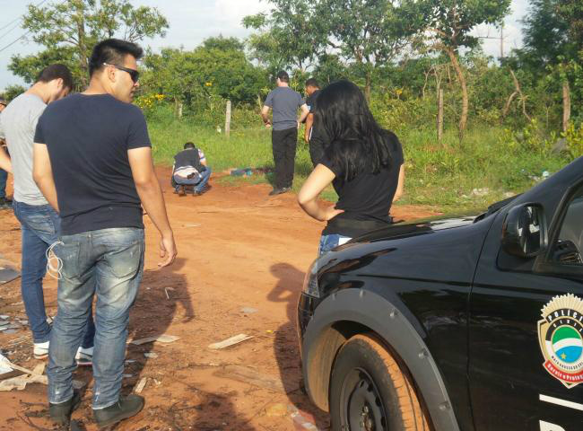 Corpo foi encontrado por volta das 7 horas desta segunda-feira (Foto: Arlindo Florentino)