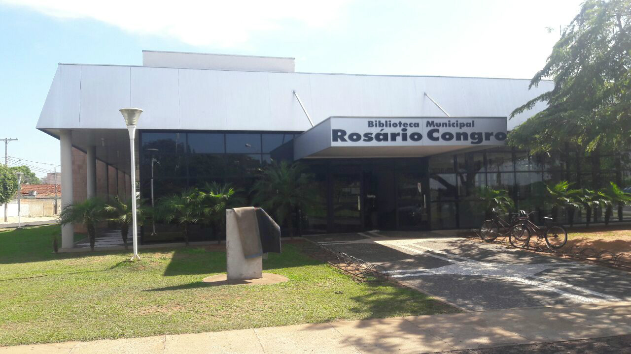 Foi realizado um serviço na biblioteca e o contrato é apontado como fraudulento. Foto: Rádio Caçula.