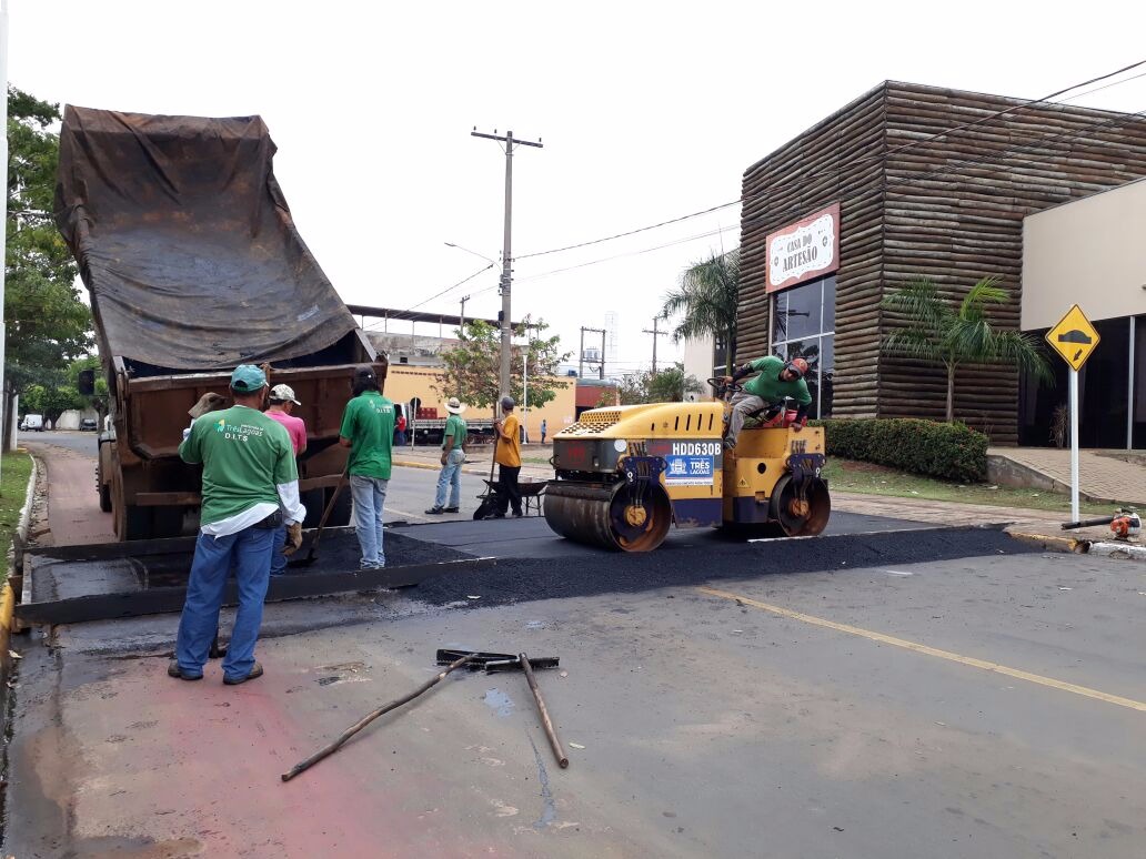 Faixa de pedestre elevada foi construída em frente à Casa do Artesão, local onde já existia uma lombada. (Foto: Assessoria de Imprensa)