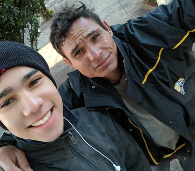 Adrian e Arlan: a selfie para mandar para a mãe — Foto: Adrian Silva Alves/Arquivo Pessoal
